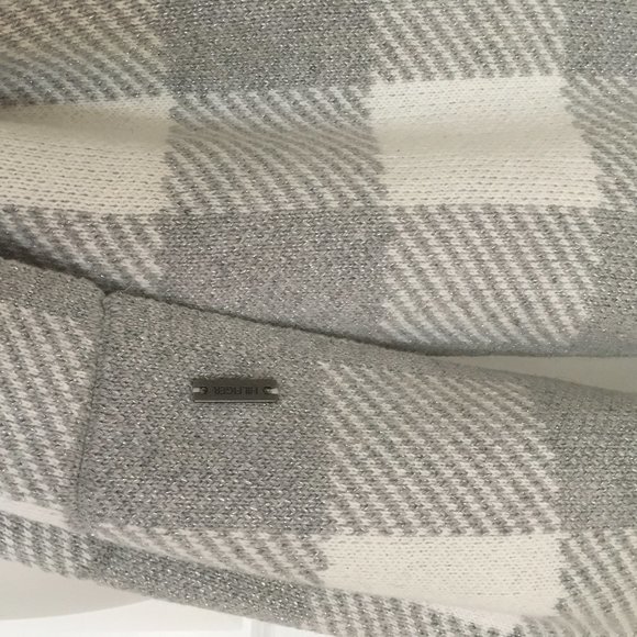 Tommy Hilfiger Plaid Scarf in Gray and White NWT - Picture 3 of 6